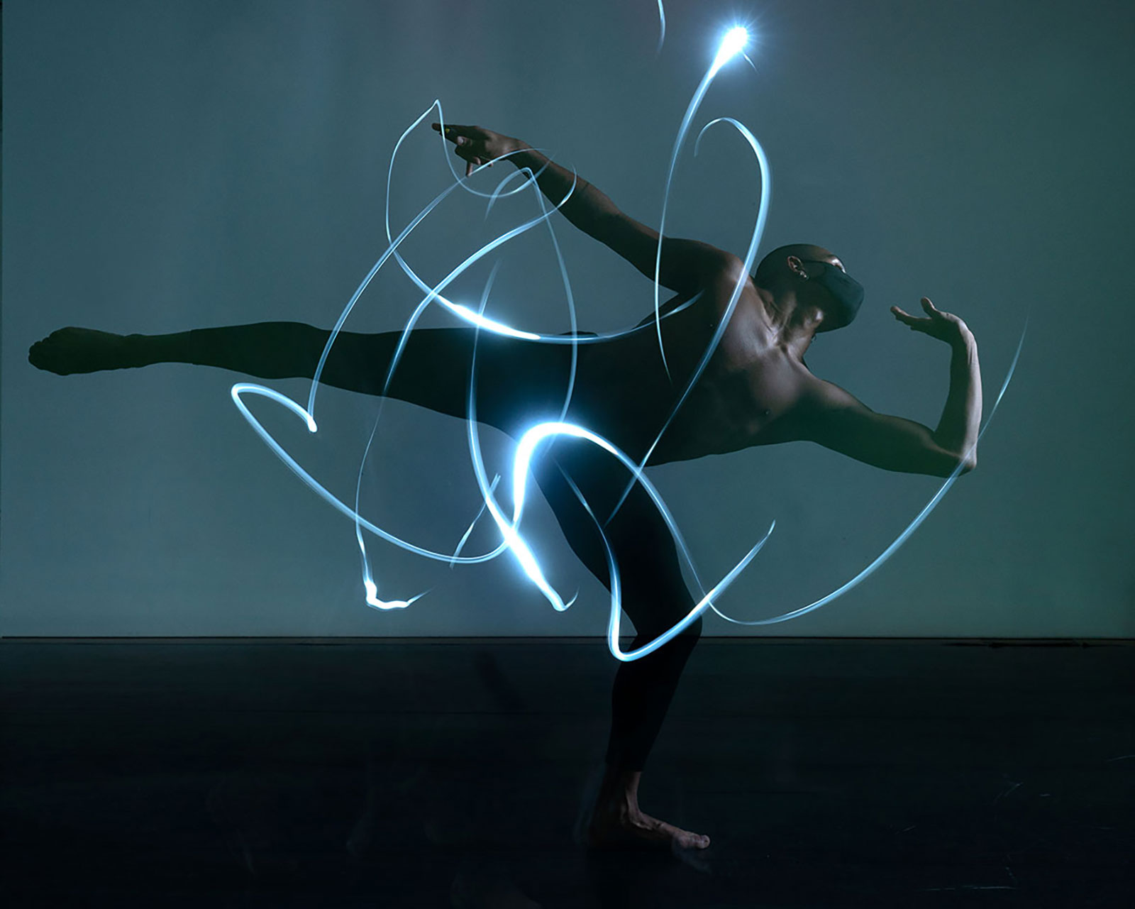 Творческое сотрудничество Studio Wayne McGregor в партнерстве с Superblue и BMWi